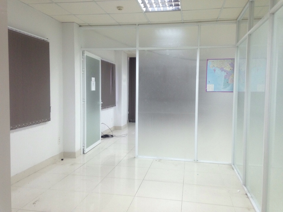 Cho thuê văn phòng quận 1, đường Trần Doãn Khanh, DT: 65m2, giá: 18tr/th. LH: 0967240941