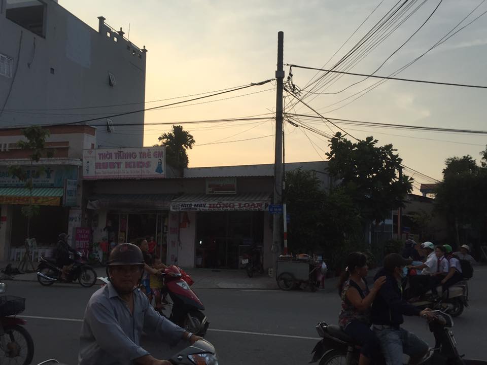 Nhà cho thuê kinh doanh góc 2 mặt tiền Lê Thị Hà, Hóc Môn, ngay con đường sầm uất, đông dân cư.