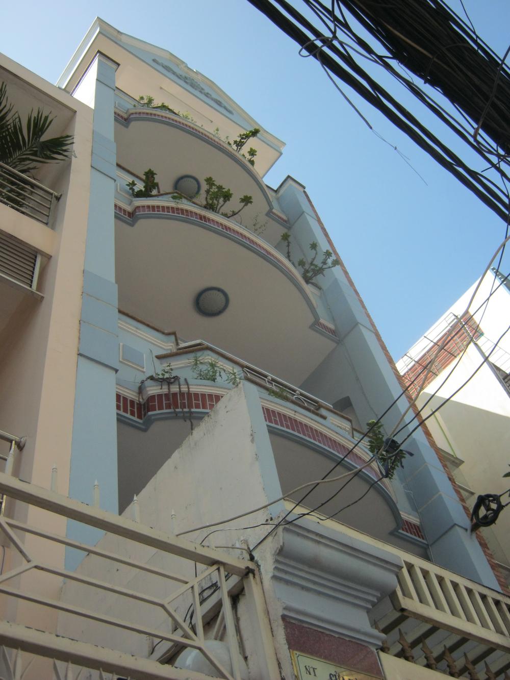 Cho thuê nhà hẻm 150 Nguyễn Trãi, phường Bến Thành, 4m x 20m, 3 lầu- ST, 22 triệu/tháng
