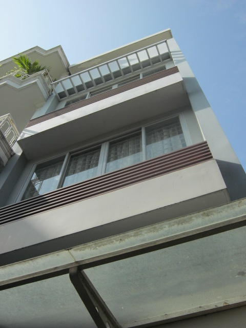 Cho thuê mặt tiền 34 Võ Văn Kiệt, Quận 1, 4m x 20m, trệt + 1 lầu, nhà mới 95%