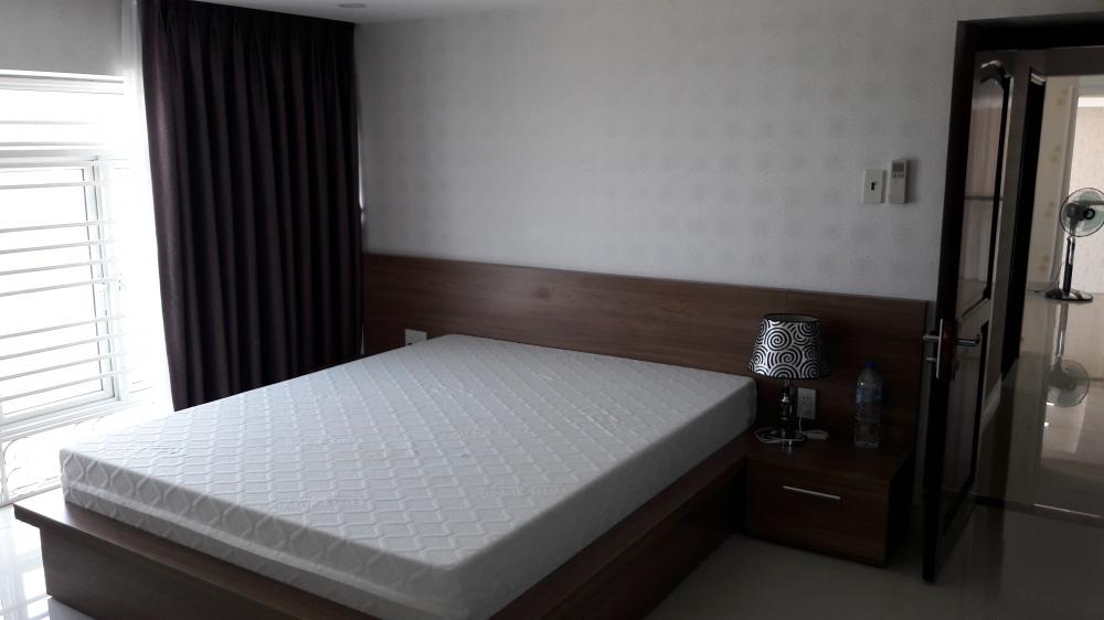 Cho thuê căn hộ Duplex lớn 4 phòng ngủ 200m2 Phú Hoàng Anh có nội thất 24tr
