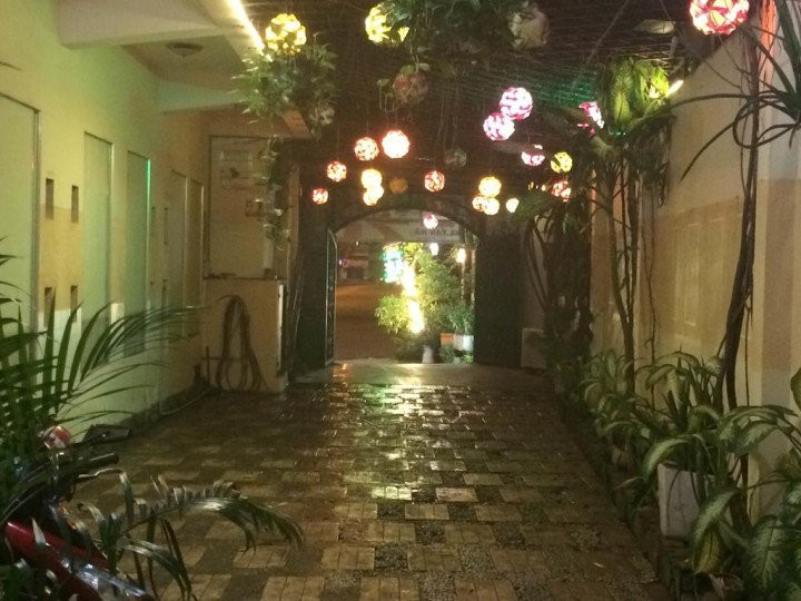 Cho thuê lại khách sạn tiêu chuẩn 2 sao tại đường Tân Sơn Nhì, Q. Tân Phú