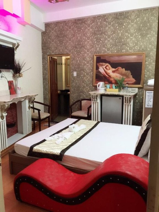 Cho thuê lại khách sạn tiêu chuẩn 2 sao tại đường Tân Sơn Nhì, Q. Tân Phú