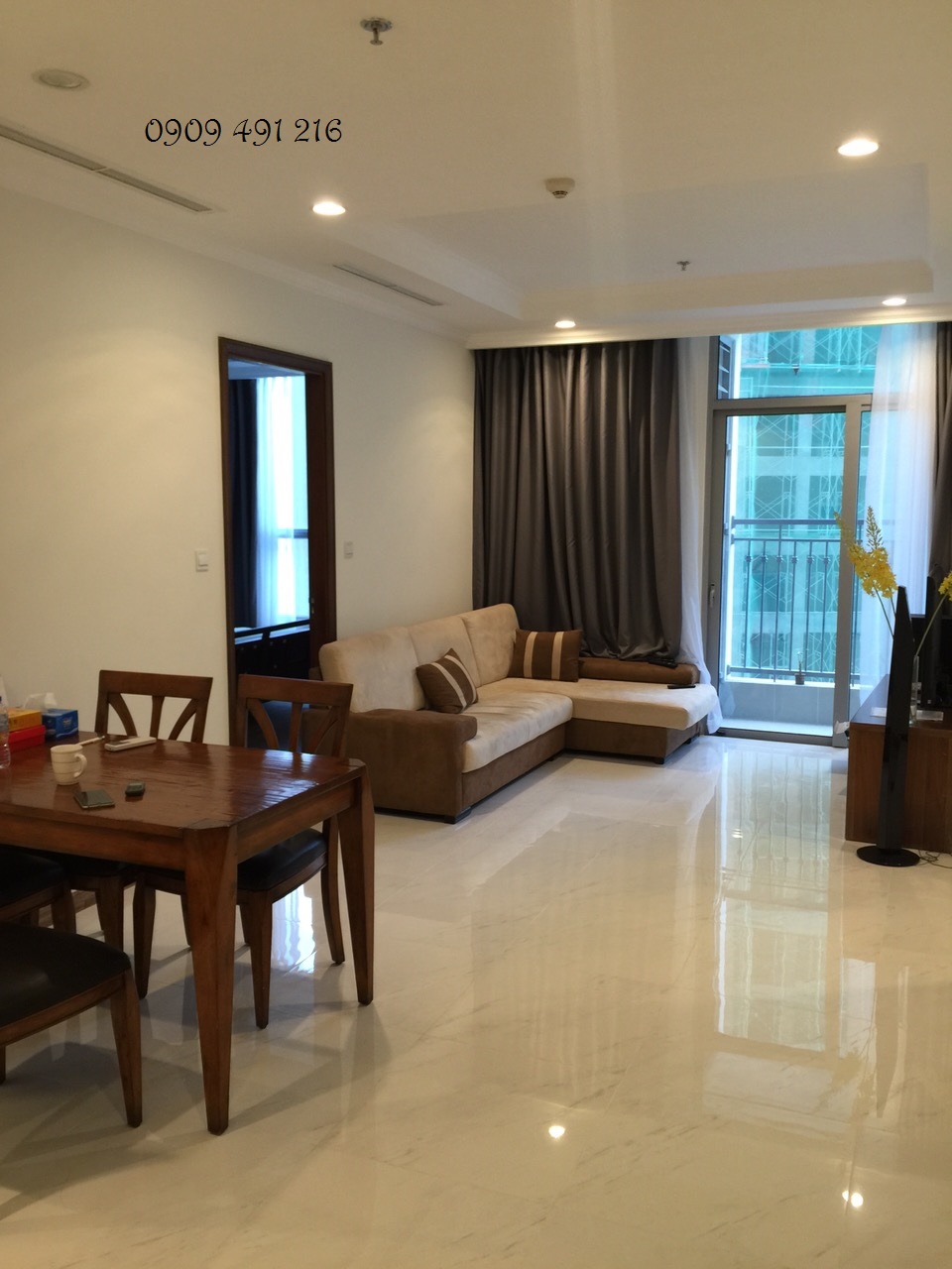 Cho thuê căn hộ Vinhomes Tân Cảng, giá rẻ- 0909491216