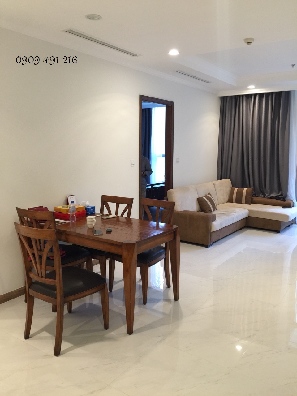 Cho thuê căn hộ Vinhomes Tân Cảng, giá rẻ- 0909491216