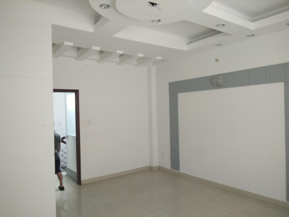 Cho thuê tầng 1 làm văn phòng, KDC Him Lam 7.6x20m, có hầm để xe, đậu xe ô tô, giá 10tr/th