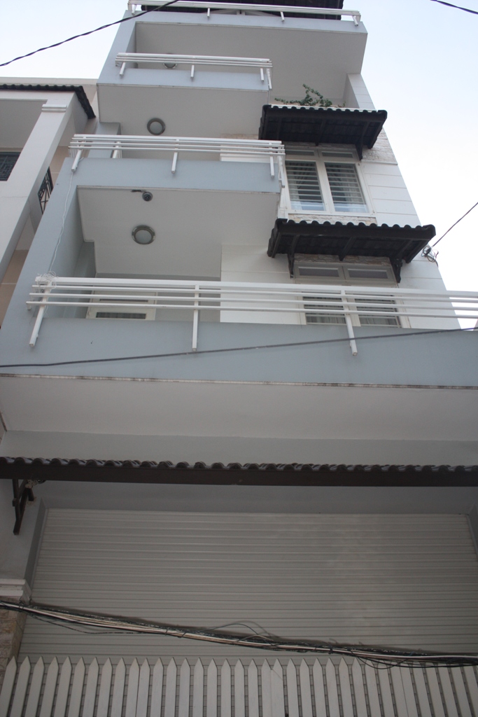 Cho thuê nhà căn góc 2 MT CMT8 gần Nguyễn Thị Minh Khai, 5 x 20m, trệt - 8 lầu