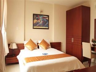 Cho thuê gấp khách sạn Sophia 14pn góc công viên diện tích 8x18,5m, trung tâm Phú Mỹ Hưng