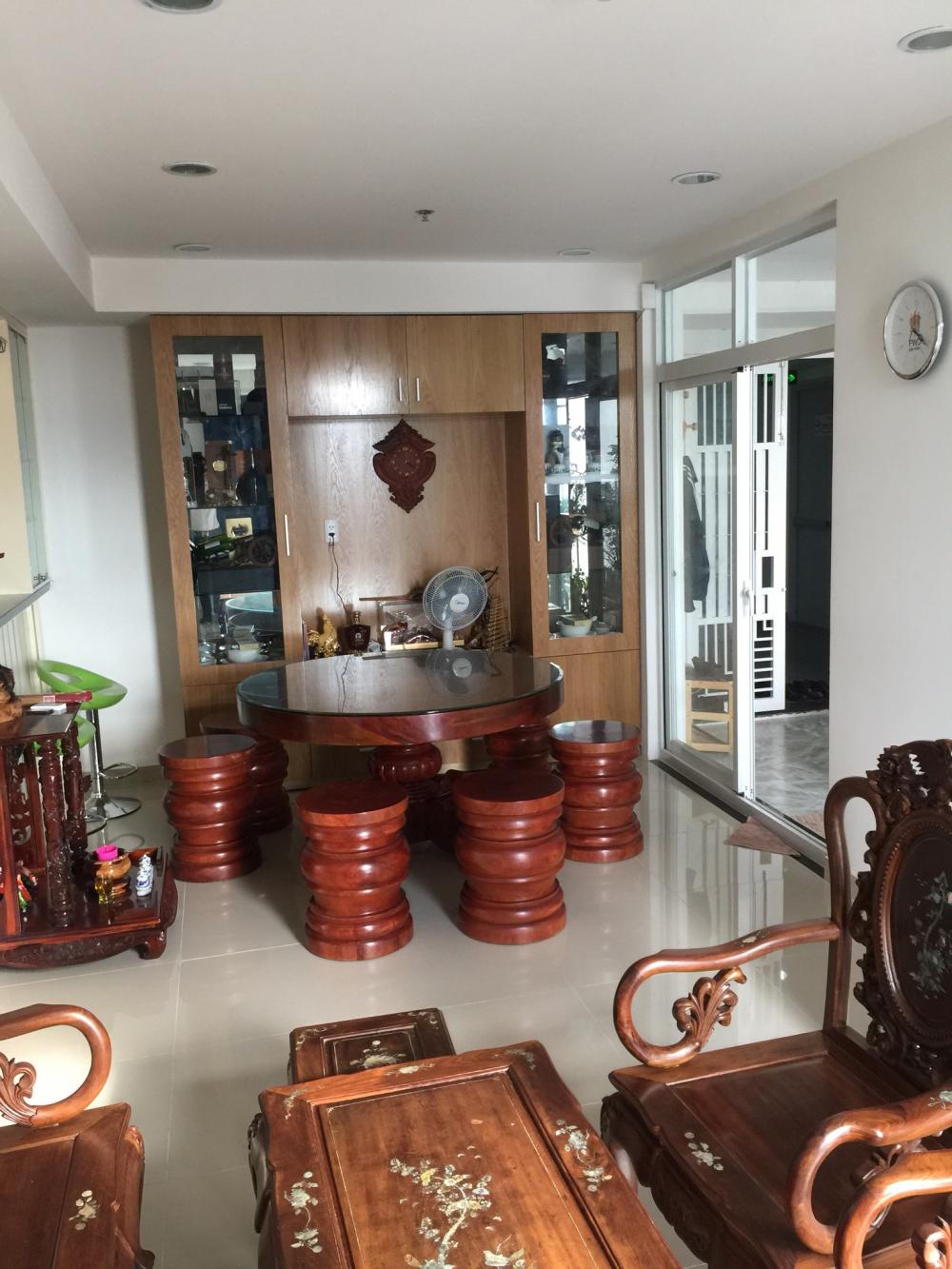 Cho thuê căn hộ 3PN,full nội thất cao cấp trong KDC CONIC,mặt tiền N.V.Linh.