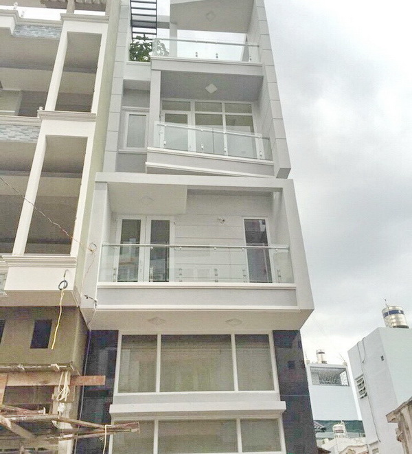 Cho thuê nhà phố 2.5 lầu đường 8m, P. Phú Thuận, Quận 7