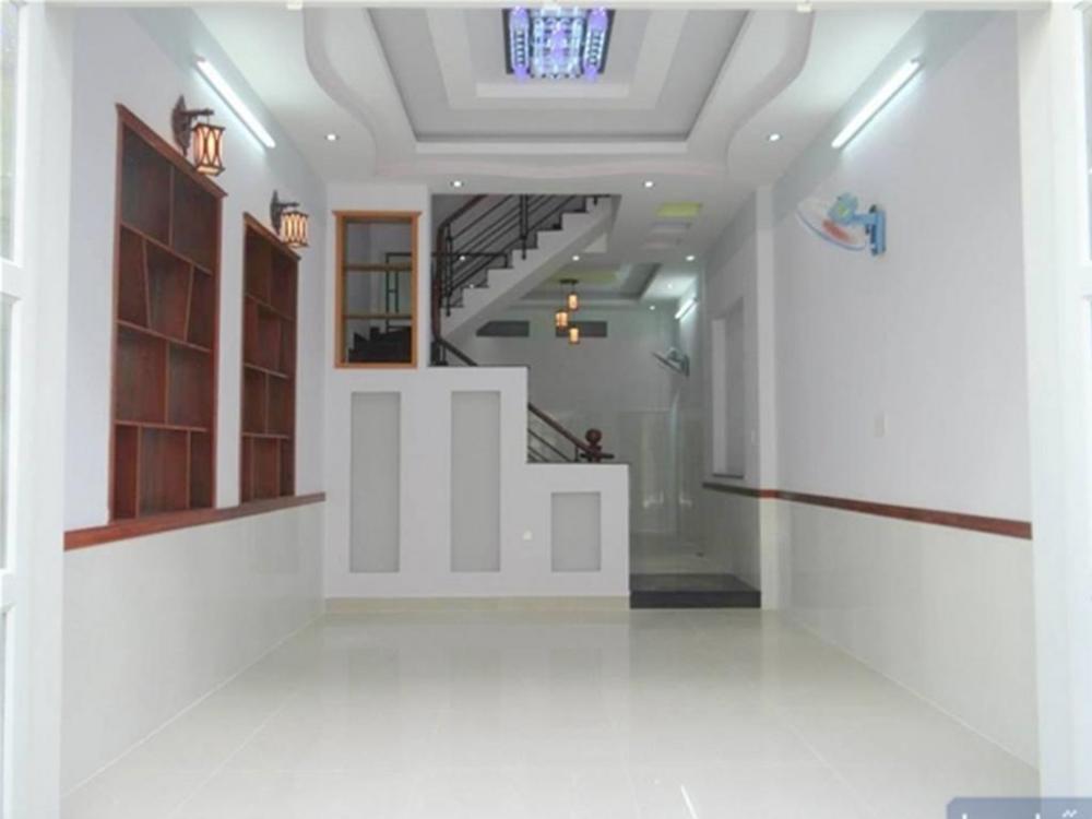 Cho thuê nhà Nguyễn Thiện Thuật, 4m x 20m, trệt, 2 lầu, sân thượng