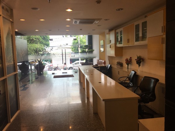 chính chủ cho thuê văn phòng tại quận Phú Nhuận. giá 55tr bao ĐIỆN LẠNH. 135m2. cực rộng