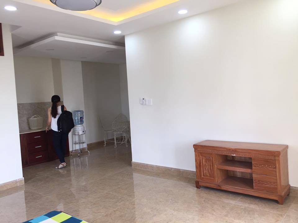 Cho thuê căn hộ tại đường Hoàng Văn Thụ, Phường 4, Tân Bình, Tp. HCM, dt 40m2, giá 5 tr/th