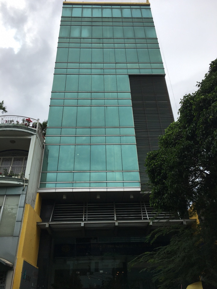 chính chủ cho thuê văn phòng tại quận Phú Nhuận. diện tích 135m2. giá thuê 55tr. Bao điện lạnh