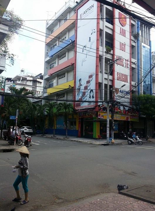 Cho thuê nhà kinh doanh góc 2 mặt tiền 1 trệt 2 lầu Nguyễn Hồng Đào, Tân Bình.