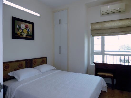 Cho thuê căn hộ cao ốc Phú Nhuận, DT 131m2 gồm 3PN full nội thất giá 23.1 triệu/tháng