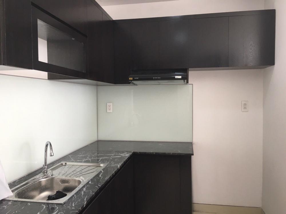 Cho thuê officetel hoàn thiện cơ bản có bếp, máy lạnh và WC 50m2 tại Garden Gate  