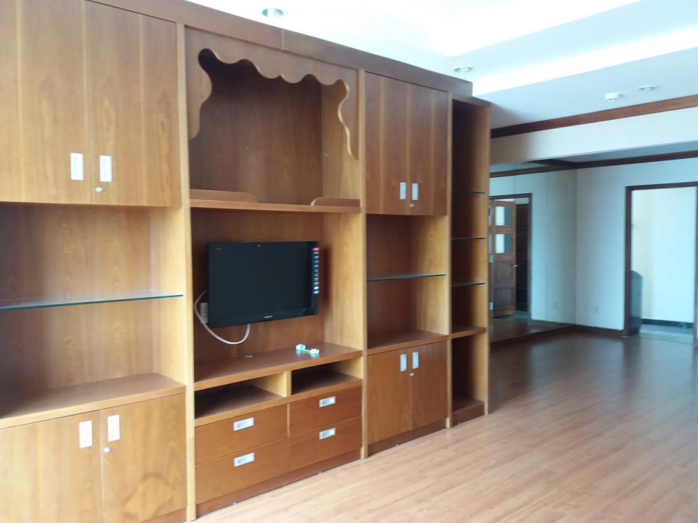 Cho thuê căn hộ Hoàng Anh gia Lai 3, căn hộ 3 phòng ngủ, 3wc, 121m2, một số nội thất cơ bản, lầu cao view thoáng, giá 9,5 triệu