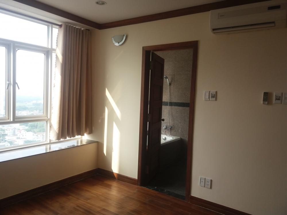 Cho thuê căn hộ Hoàng Anh gia Lai 3, căn hộ 3 phòng ngủ, 3wc, 121m2, một số nội thất cơ bản, lầu cao view thoáng, giá 9,5 triệu