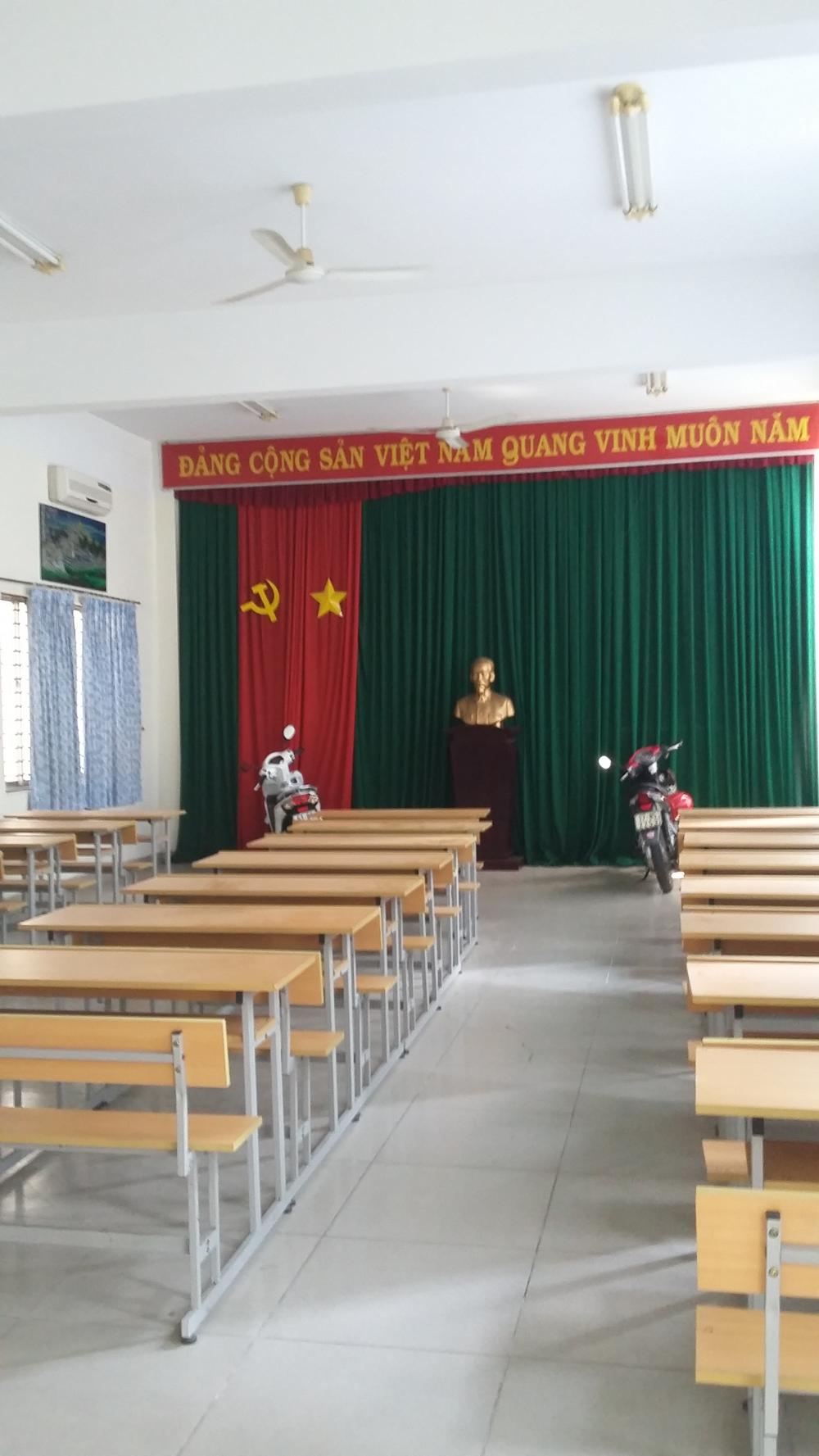 Cho thuê văn phòng Quận 4MT Nguyễn Tất Thành DT 200m giá 25tr/th  LH Ms Loan ĐT 0938 62 89  11.
