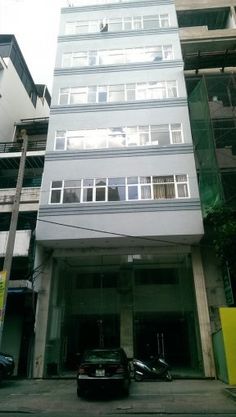 Tòa nhà đường Sư Vạn Hạnh, trệt 5 lầu thang máy