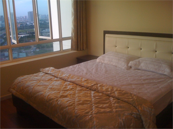 Cho thuê căn hộ chung cư tại Phú Hoàng Anh, diện tích 88m2 căn 2PN 2WC, giá 12 triệu/tháng.