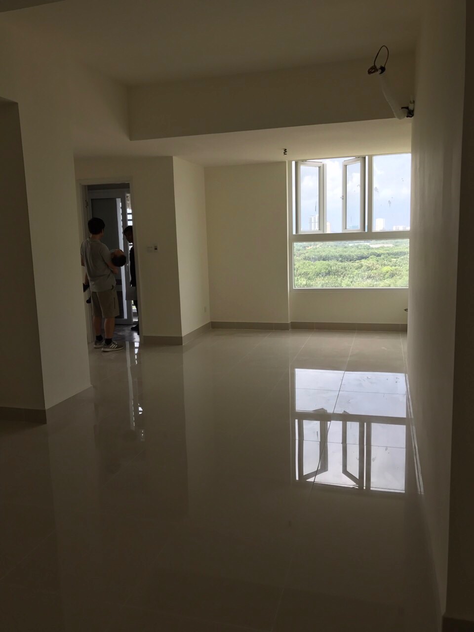 Cho thuê căn hộ chung cư tại Dự án The Park Residence,  dt 73m2, có sẵn bếp, máy hút mùi, rèm giá 8 Triệu/tháng