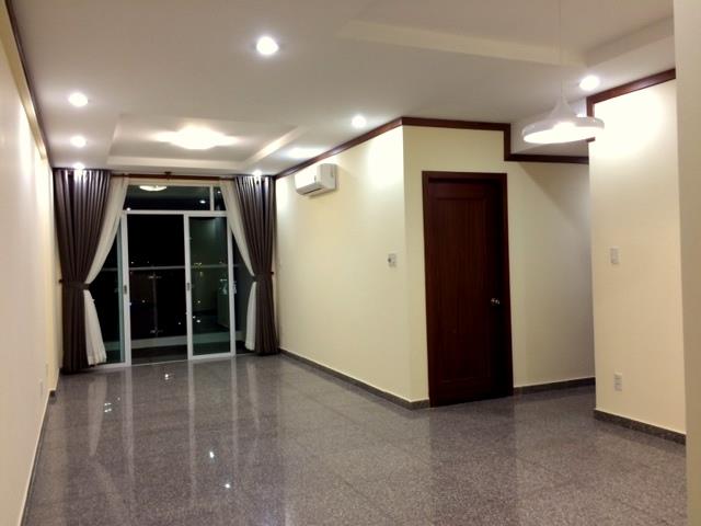 Cho thuê Phú Hoàng Anh 3 phòng ngủ 3toilet view mát giá 10 triệu/tháng nhà đẹp, vào ở liền, lh: 0903388269
