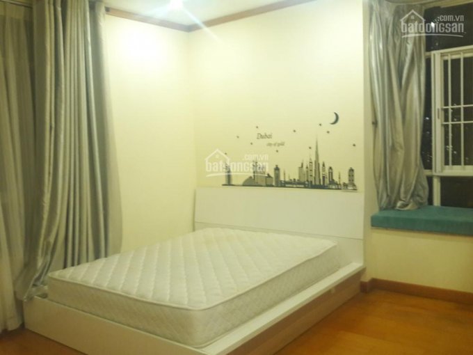 Cho thuê căn hộ tại chung cư Phú Hoàng Anh, diện tích 129m2, nội thất cao cấp, giá 13 triệu/tháng.