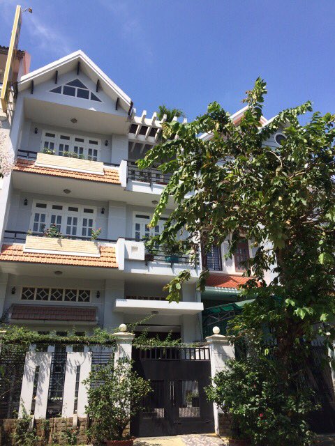Cho thuê villa đường 40, phường Bình An, Q.2. 7x22m, hầm, trệt, 2 lầu