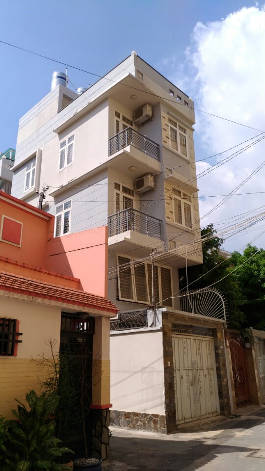 Cho thuê nhà đẹp 3 lầu làm văn phòng gần BV Thống Nhất
