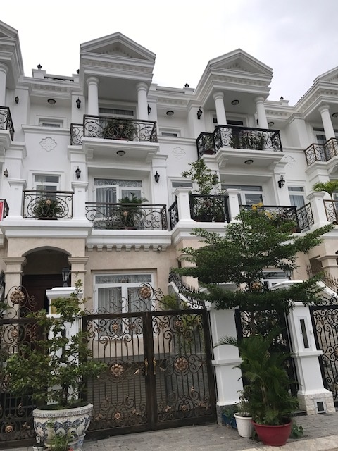 Cho thuê nhà Phan Văn Trị ngay khu Emart, P5, Gò Vấp, có hầm để xe