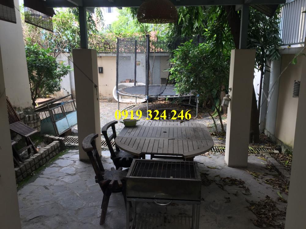 Cho thuê villa sân vườn Thảo Điền 1 trệt 1 lầu giá 1700$. 