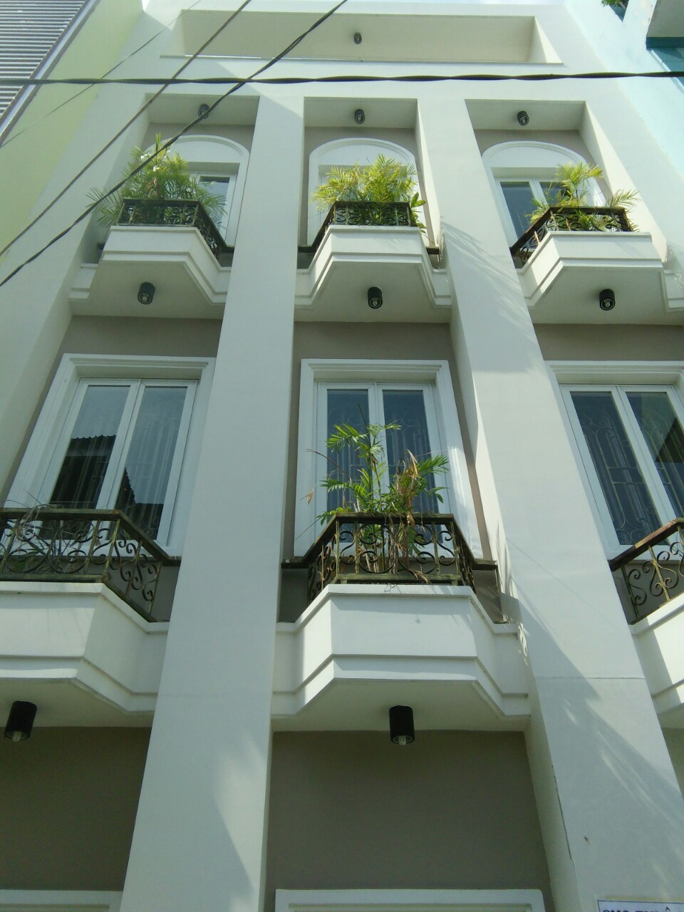 Cho thuê nhà 1 trệt, 2 lầu đầy đủ tiện nghi, diện tích 160m2, đường Huỳnh Tấn Phát, Q. 7