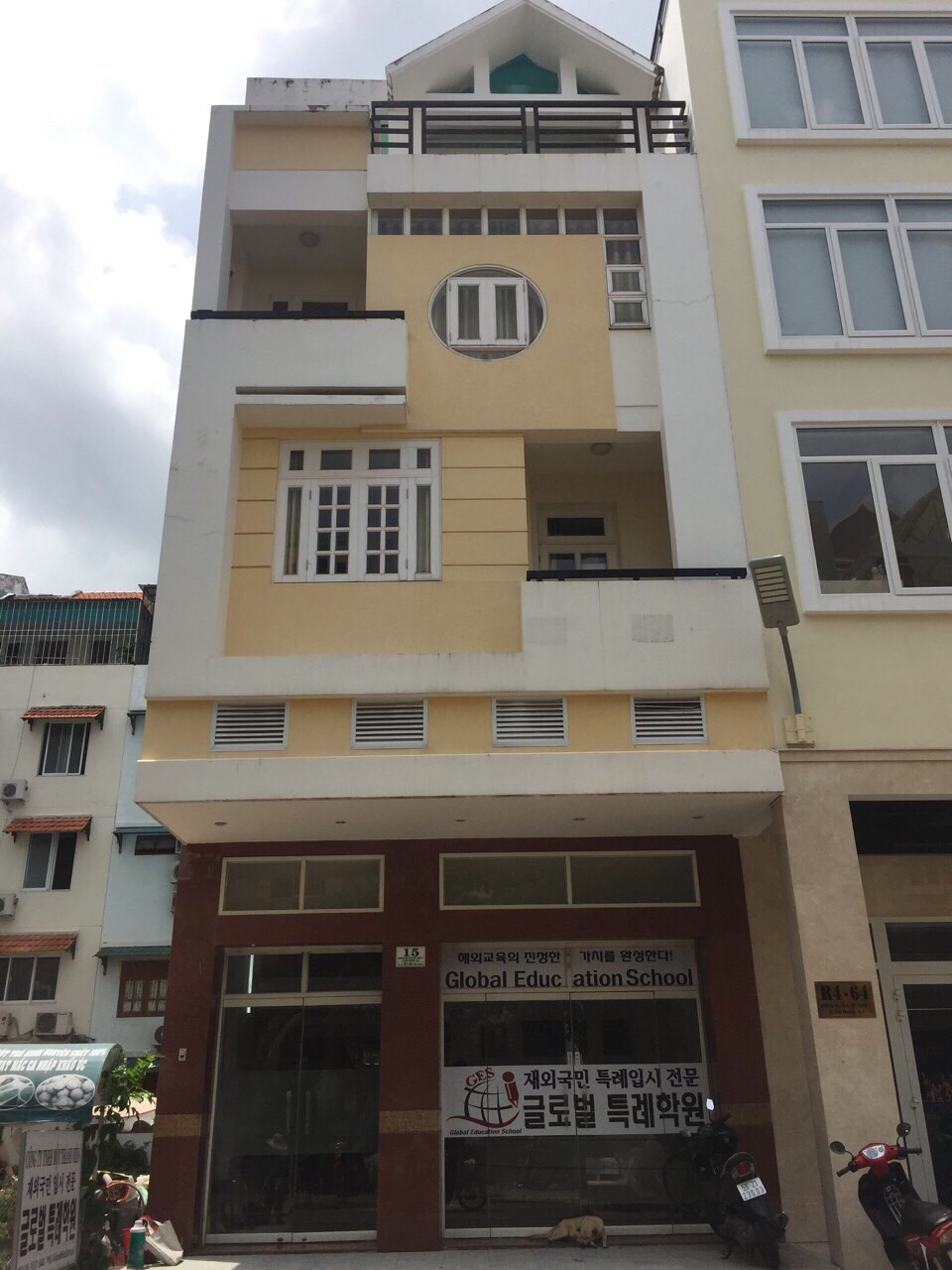 Cần cho thuê gấp nhà phố Mỹ Toàn, mặt tiền Nguyễn Văn Linh, giá tốt, thích hợp mở văn phòng