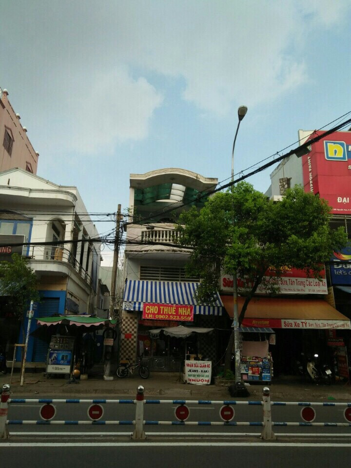 Cho thuê nhà nguyên căn mặt tiền Nguyễn Sơn, Quận Tân Phú, DT 4.3x15m