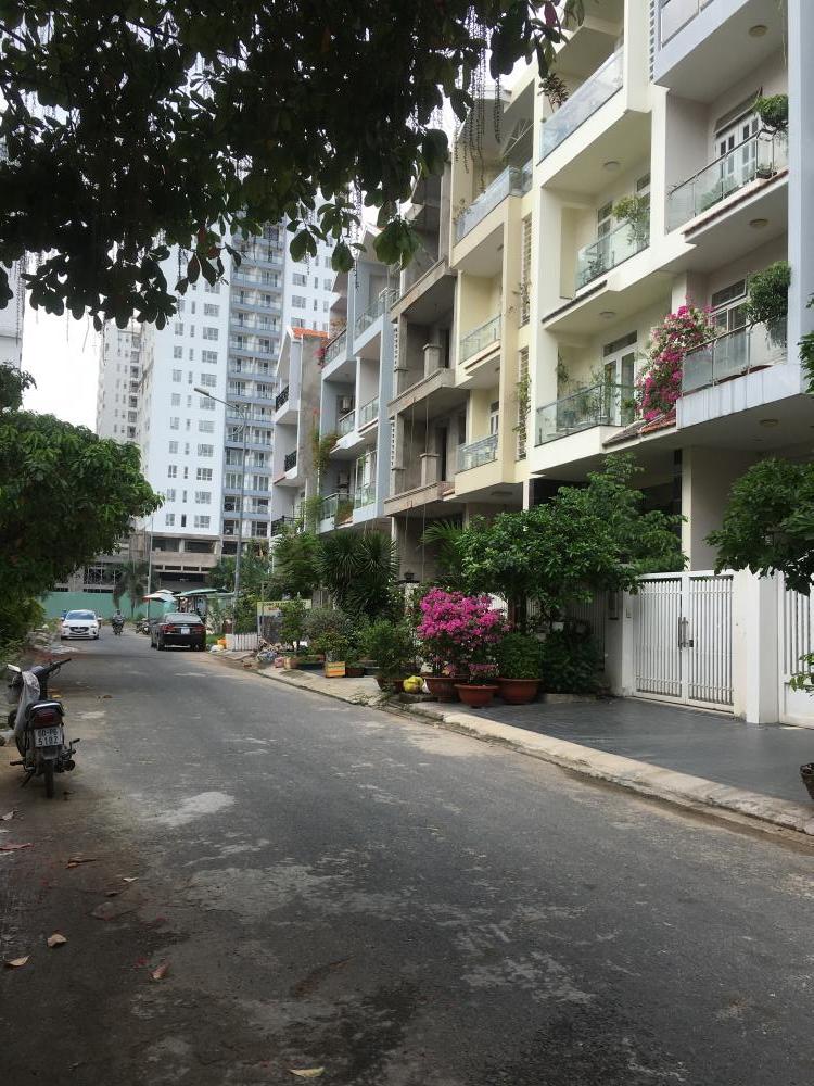 Cần cho thuê gấp nhà phố nguyên căn Him Lam Kênh Tẻ, Q7, giá 33 triệu/tháng, LH 0903018683