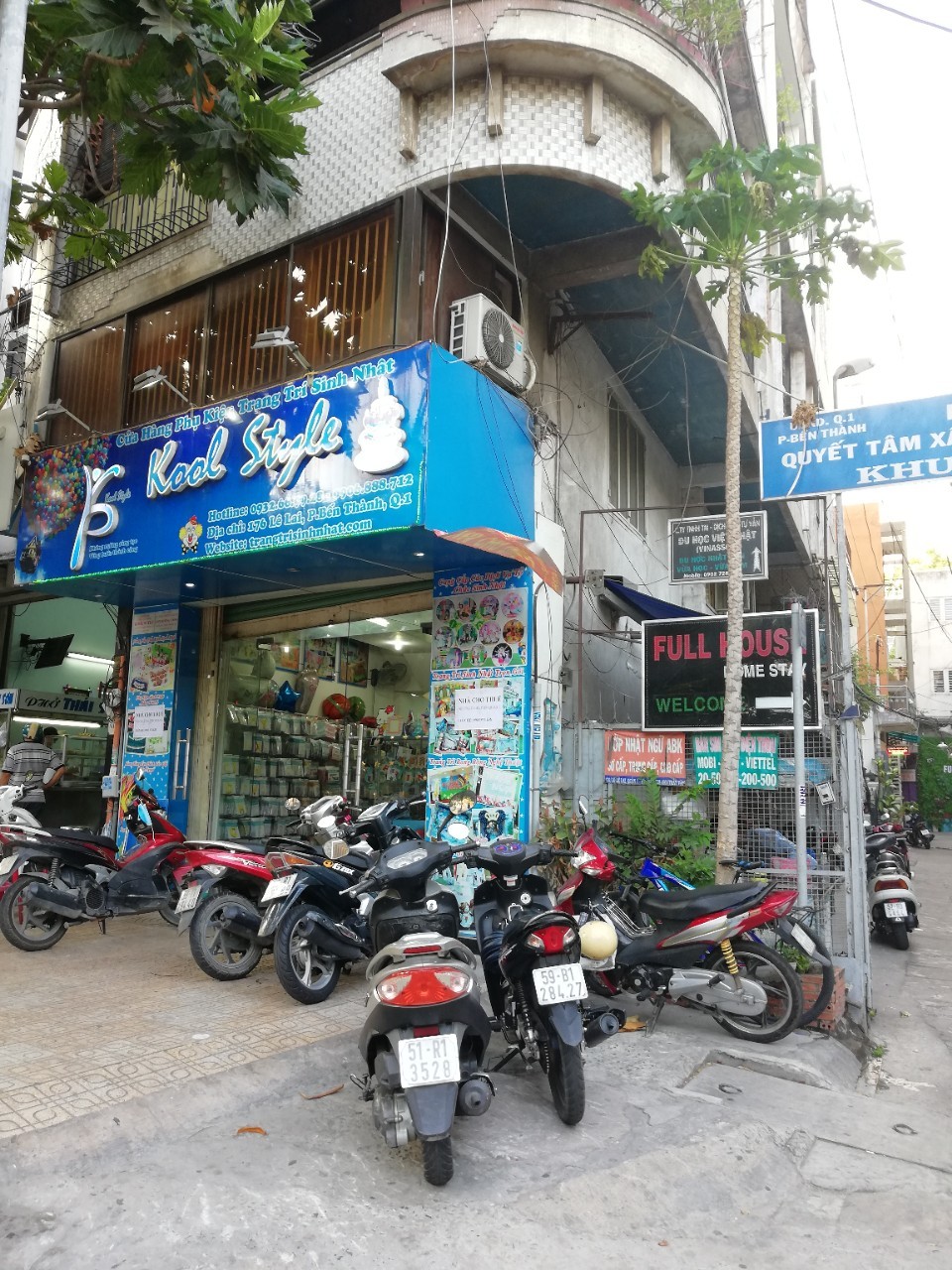 Cho thuê nhà góc 2 MT 176 Lê Lai, Phường Bến Thành, Quận 1