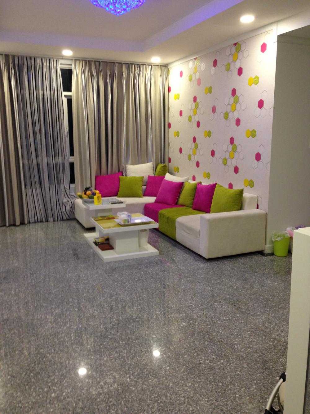 Cho thuê căn hộ tại Phú Hoàng Anh, DT 129m2, 3PN, 3WC, giá 10.5 triệu/tháng, LH 0948393635