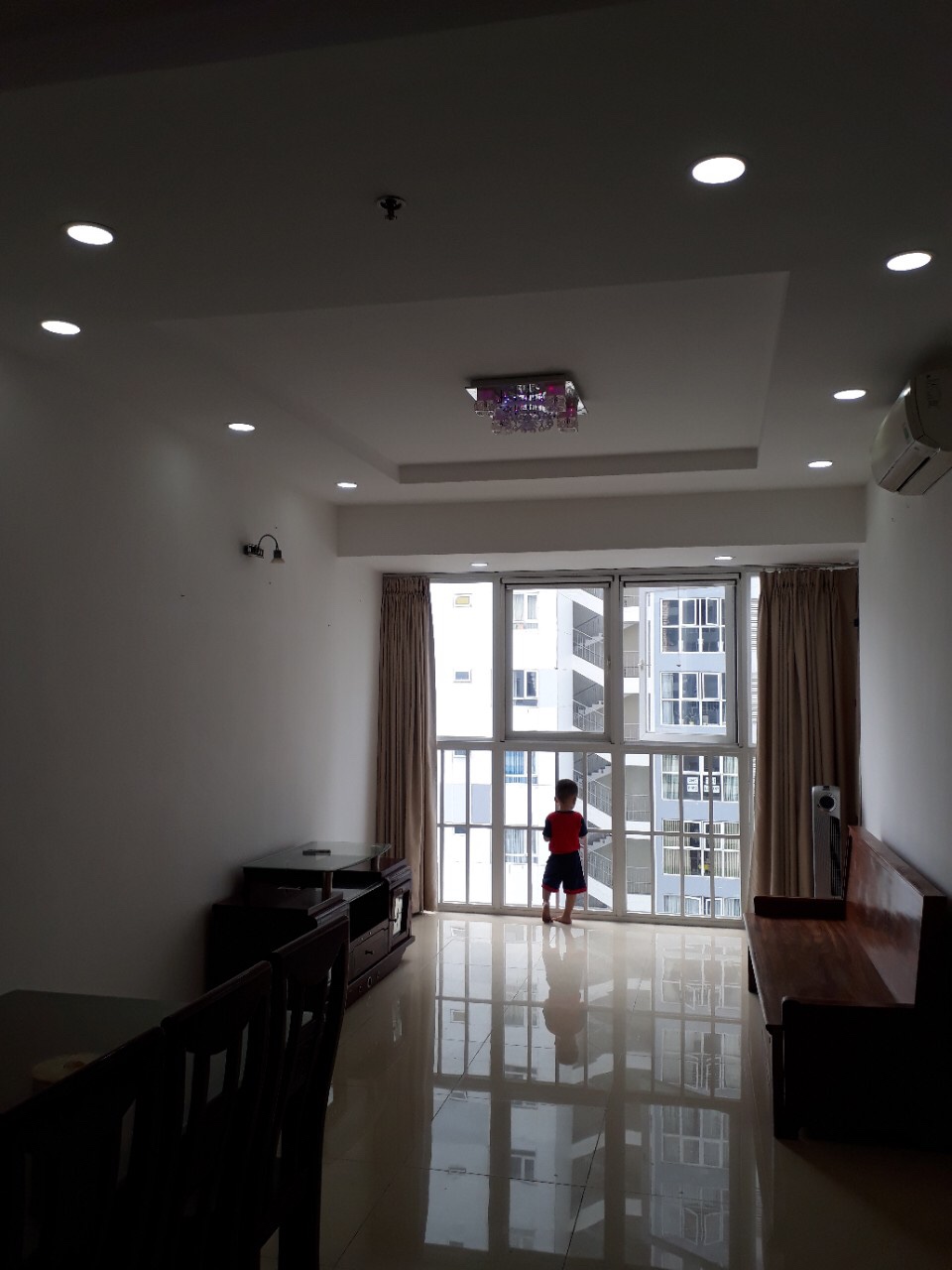 Cho thuê căn hộ Hưng Phát 2PN, có một số nội thất, lầu trung, giá 8.5 triệu/tháng