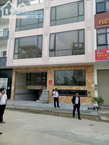 Cho thuê mặt bằng văn phòng ngay trung tâm Quận phú nhuận,đường Nguyễn Văn Đậu.