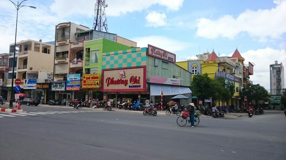 Cho thuê nhà ngay MT đường Lê Văn Việt, Q9. HCM
