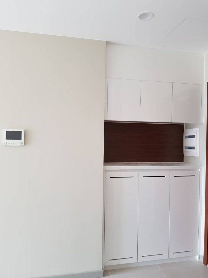 Cho thuê nhà 2 phòng ngủ nội thất cơ bản lầu cao tại Gold View Q4