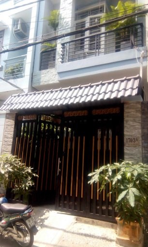 Cho thuê nhà mặt phố tại đường Nguyễn Hồng Đào, Tân Bình, TP. HCM, DT 18x7m