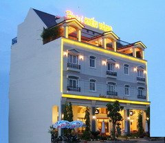 Cho thuê khách sạn Kiến Vàng cao cấp Phú Mỹ Hưng Q7, DT 18x18,5m LH 0903015229 nụ