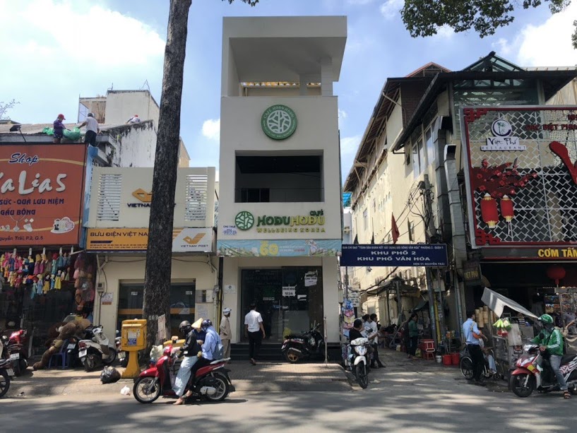 Cho thuê nhà Góc 2MT 51 Nguyễn Trãi, Phường 2, Quận 5, HCM. 