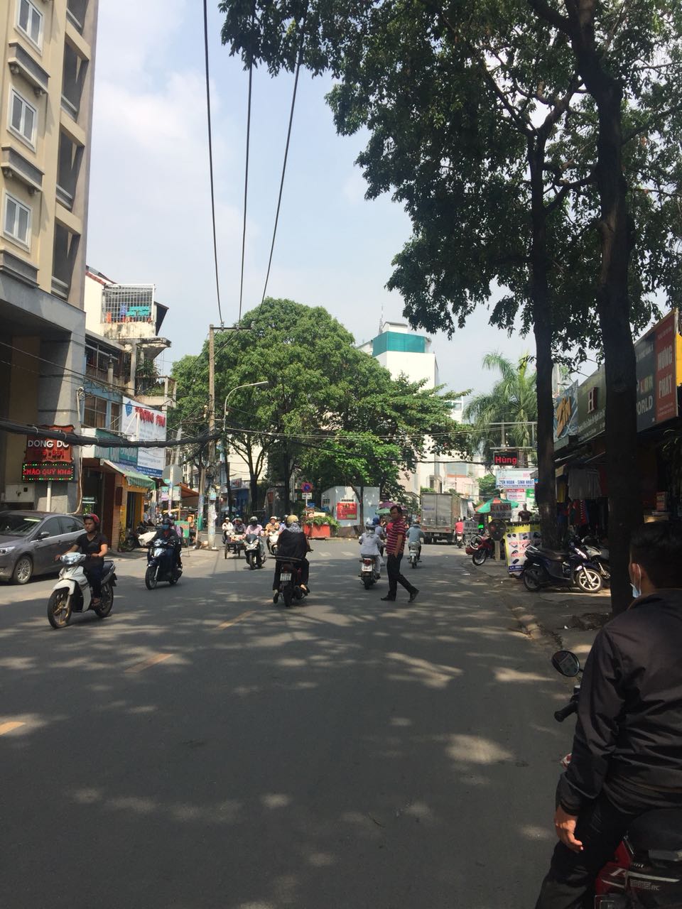 Cho thuê nhà mặt phố đường Nguyễn Thái Bình, Quận 1