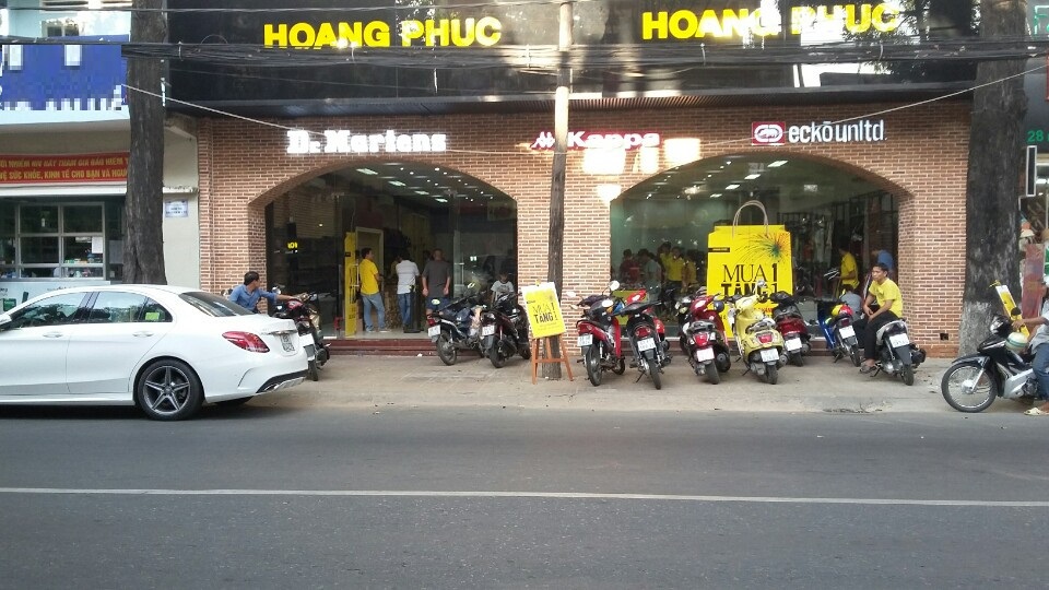 Cho thuê nhà mặt tiền đường Nguyễn Thị Minh Khai, Phường 5, Quận 3 (8x20m, trệt, 2 lầu)