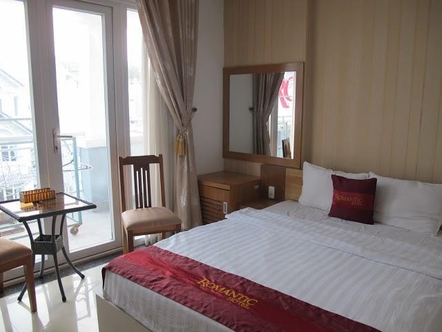 Cho thuê khách sạn Phú Mỹ Hưng, Quận 7, mặt đường lớn, phòng rất đẹp chuẩn sao, 30 phòng, 4 lầu