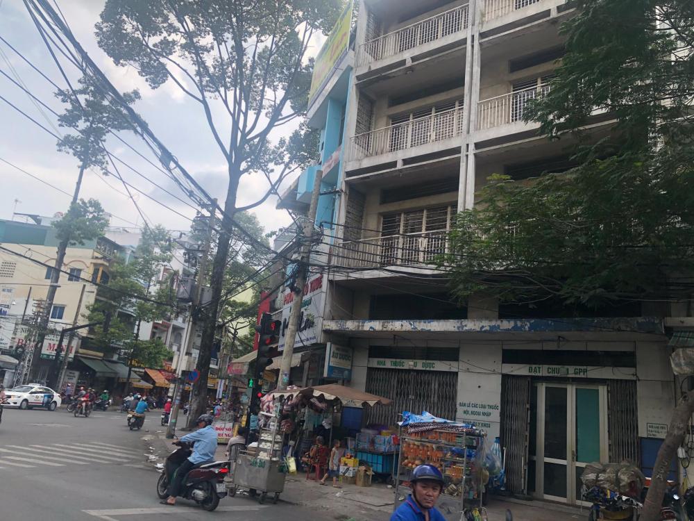 Cho thuê mặt bằng làm phòng khám 3 lầu tại ngã tư Thuận Kiều, phường 4, Q11, DT 108m2